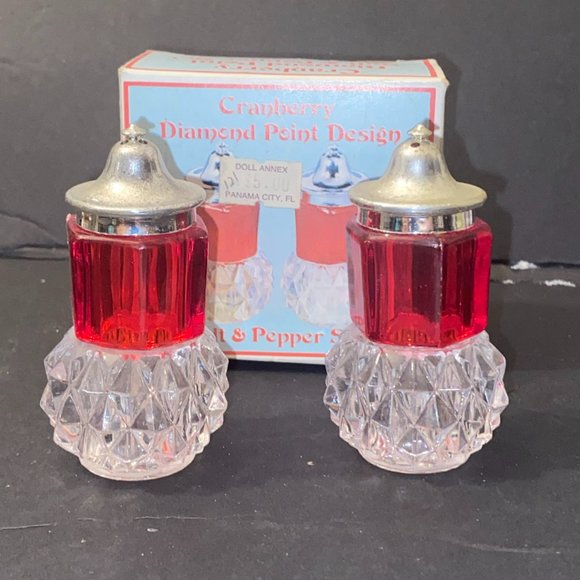 Vintage Brand New Chadwick Miller 1960's Cranberry Diamond Point Salt And Pepper - Picture 2 of 2